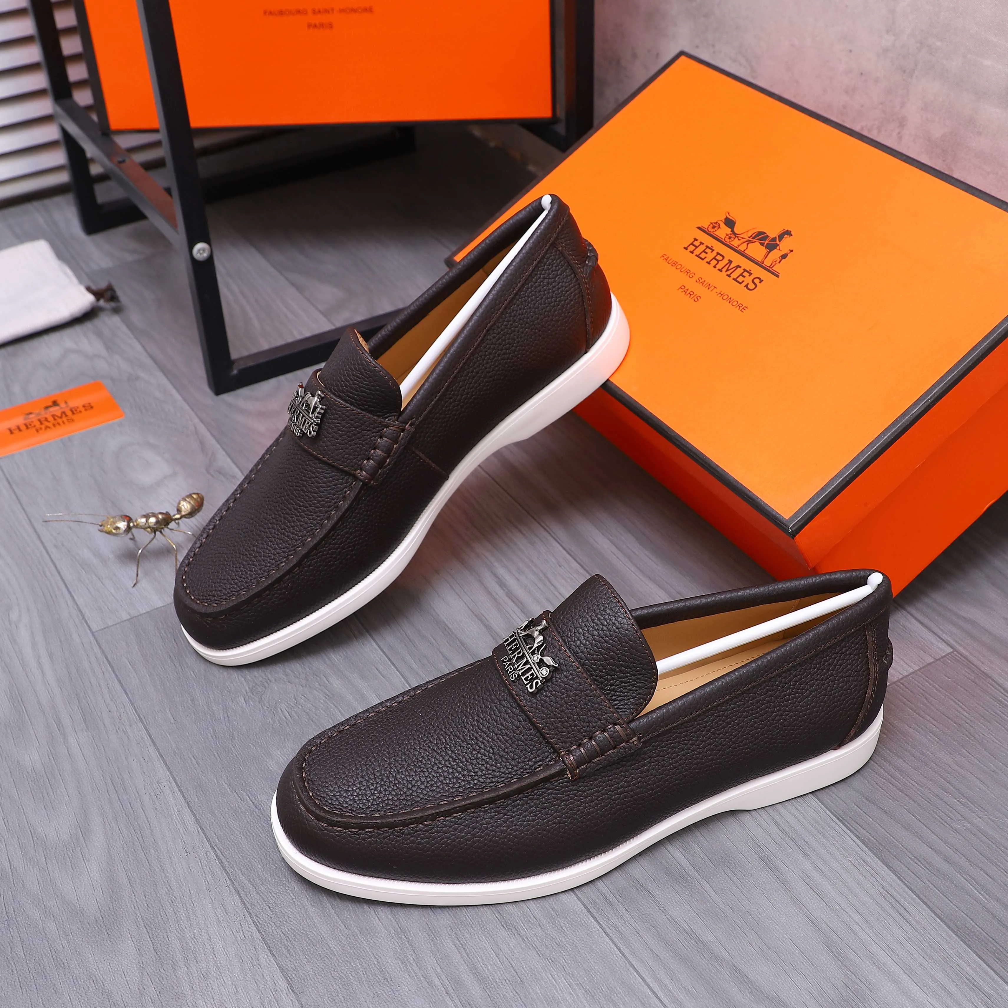 Men's shoes 💰p560 Product trademark: HERMES "Hermes" casual slip-on men's shoes. Regular size: 38-46 (45.46 is custom-made and non-returnable) Product materials: Selected pebbled cowhide upper, cowhide lining, original foam rubber ultra-light sole